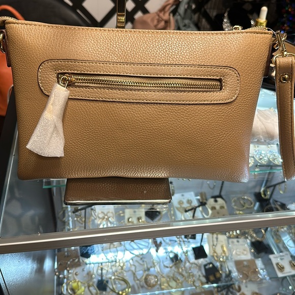 A Tan clutch handbag leather - Picture 1 of 10
